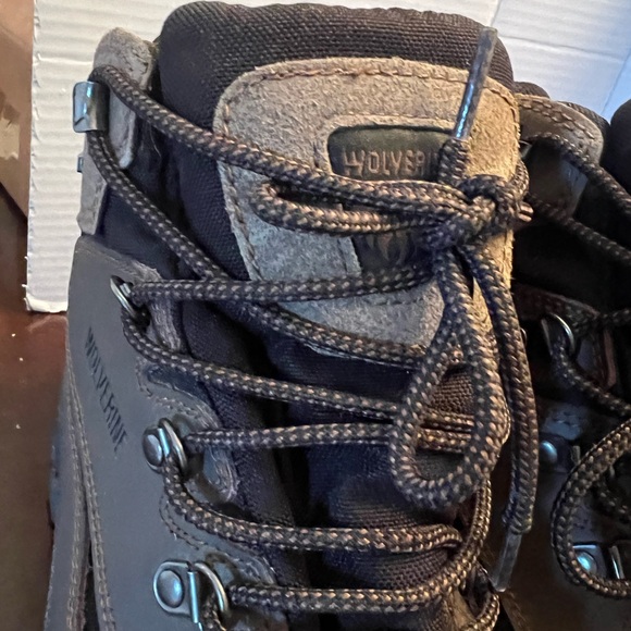 Wolverine Leather suede, waterproof boots, Brown Size 10 Med. GREAT Condition - Picture 13 of 15